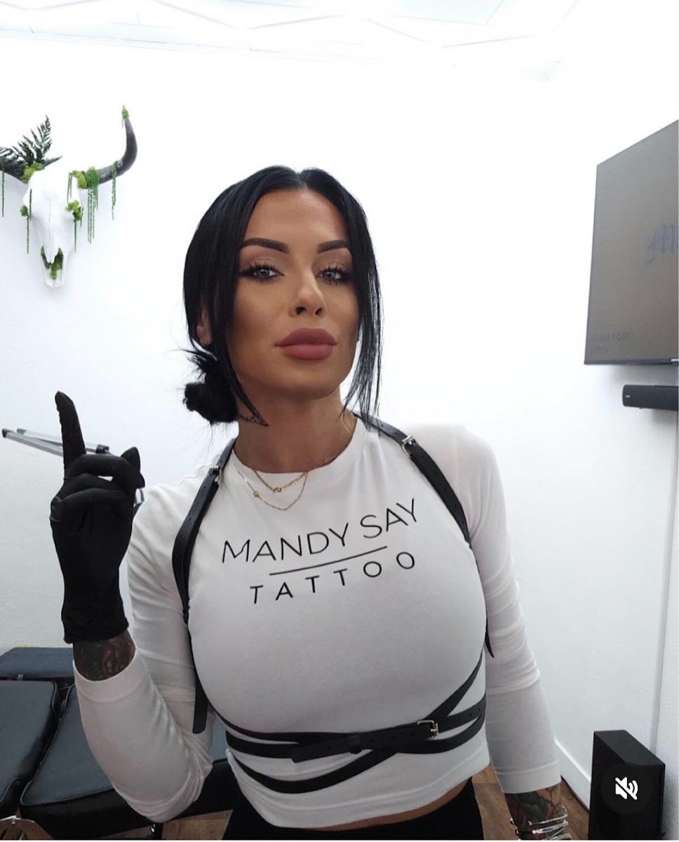 Mandy im Studio von Mandy Say Tattoo Siegen